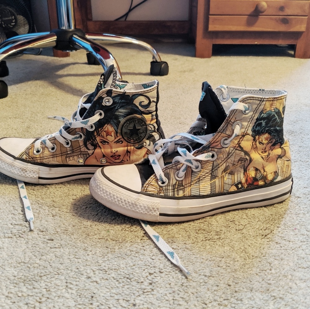 Wonder Woman Converse Size 5